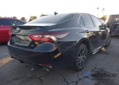 2024 Toyota Camry Se z USA, uszkodzony, nr VIN 4T1G11AK7RU921098